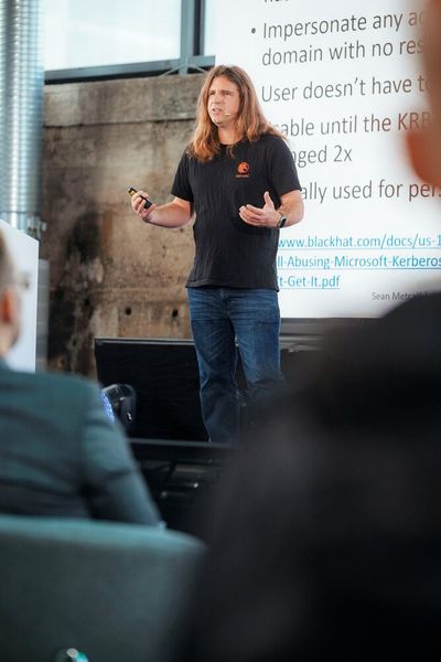 Sean Metcalf mit eindrucksvollen Einblicken ins Thema Active Directory Attacks. (Bild: Vogel IT-Akademie)