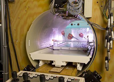 Bei Magenbeschwerden ist für eine genaue Diagnose häufig eine Magenspiegelung notwendig, die für den Patienten sehr unangenehm ist: Der Arzt führt einen Schlauch mit einer Kamera über die Speiseröhre in den Magen ein (Archiv: Vogel Business Media)