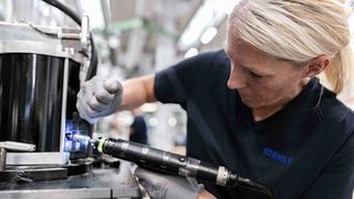 E-Motoren-Produktion: Im Rahmen seiner Elektrifizierungsstrategie fokussiert sich Mahle vor allem auf elektrische Antriebe und intelligentes Laden. (Bild: Mahle)