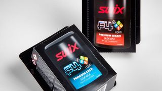 Skiwachs vom Weltmarktführer Swix in einer einfach zu öffnenden, kunststofffreien Verpackung, die ebenso ein Deodorant oder eine Hautcreme enthalten könnte. (Iggesund)