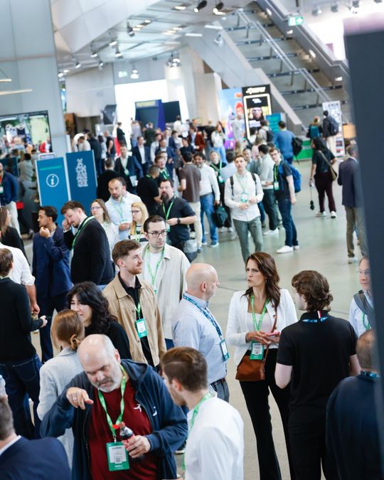 Auf der Reply Xchange 2026 in der BMW Welt konnten sich die Besucher über eine Vielzahl von Best Practices mit KI informieren.(Bild:  Reply)
