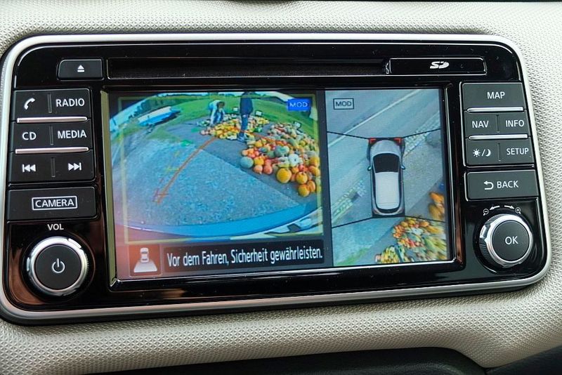 Eine Rückfahrkamera und die Surround-View-Funktion machen das Einparken zum Kinderspiel. (Rosenow/»kfz-betrieb«)