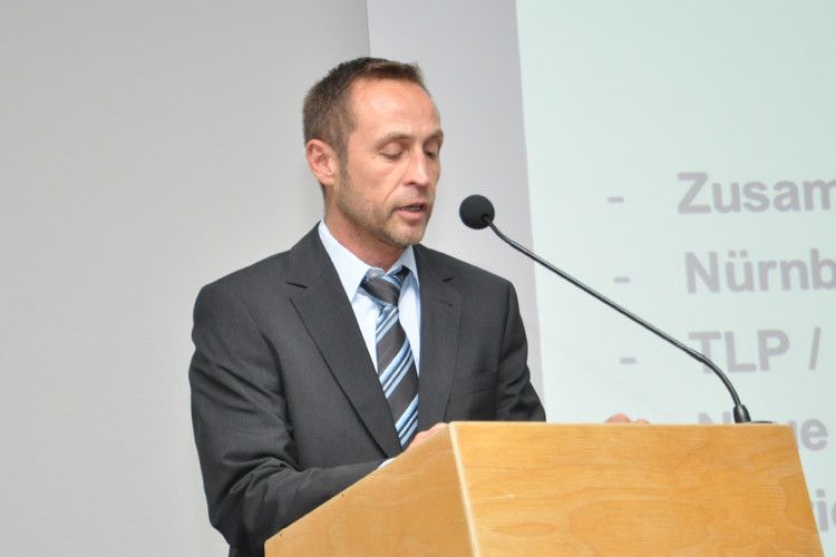 Jörg Lenz informierte die anwesenden Händler über die Arbeit des Vorstands in Sachen Vertrieb. (Foto: Wehner)