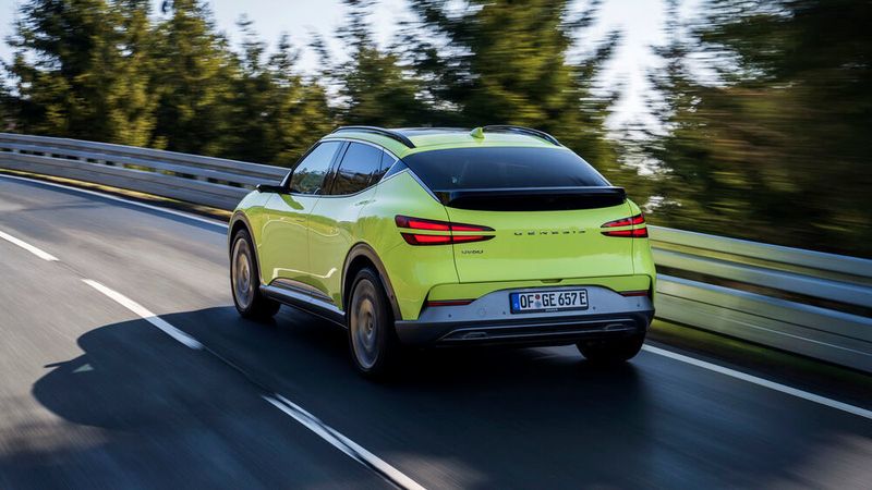 Im Topmodell leisten die beiden Elektromotoren zusammen 360 kW/436 PS. (Genesis)