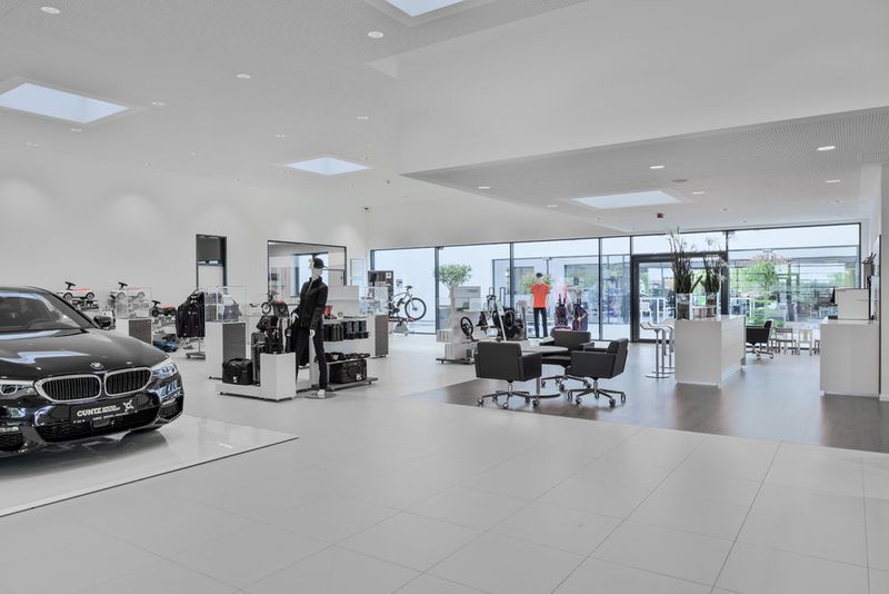 ... und Zubehör, ... (Autohaus Cuntz)