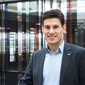 Florian Schmitz, Projektleiter der Moulding Expo, sagt: „Schon vor der Ausgabe 2019 können wir guten Gewissens sagen: Egal ob Hidden Champion oder großer Konzern – auf der Moulding Expo trifft sich das Who-is-who des hochwertigen, internationalen Werkzeug-, Modell- und Formenbau und seiner Zulieferer.“