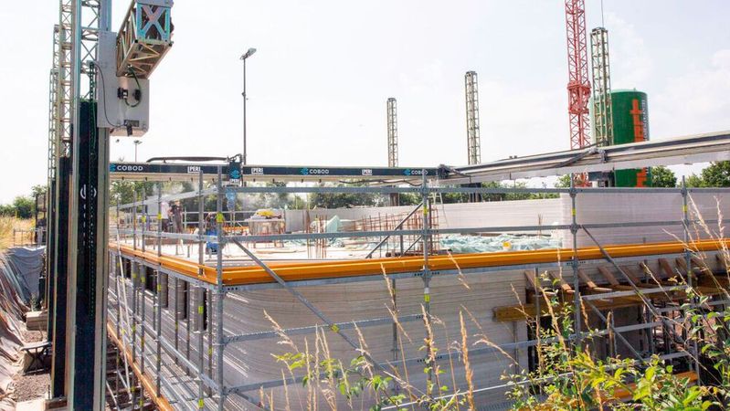 Der zweistöckige Bau soll dem SC Capelle nach Fertigstellung eine Nutzfläche von etwa 330 Quadratmeter bieten. (Bild:  PERI Vertrieb Deutschland GmbH & Co. KG - Schalung Gerüst Engineering)