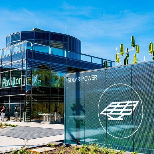 Energie aus Sonne und Wind stofflich speicherbar machen: Wasserstoff und Power-to-X macht's möglich.(Bild:  Phoenix Contact)