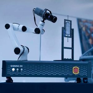 Ob tragbar, auf einem Drehteller montiert oder in einem Roboterarm integriert – der OptimScan Q12 passt sich flexibel modernen Produktionsbedürfnissen an und macht vollflächige, automatisierte Inspektion zugänglicher als je zuvor.(Bild:  Shining 3D)