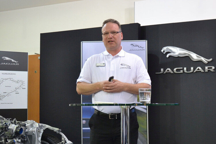Jaguar-Trainingsleiter Andreas Latt bringt es mit einfachen Worten auf den Punkt: „An dem Auto ist alles neu.“ (Foto: Michel)
