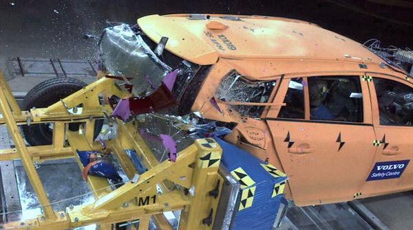 Den Euro-NCAP-Crashtest bestand der Volvo V60 Plug-in-Hybrid als beste Fahrzeug mit Elektromotor (Bild: Volvo)