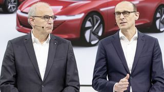 Die Volkswagen-Vorstände Jürgen Stackmann (li.) und Ralf Brandstätter wollen mit der neuen Markenpositionierung die Früchte ihrer Arbeit ernten. (Volkswagen)
