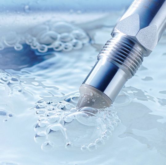 Selbst kleinste Gasblasen und Luftblasen detektiert der Baumer-Analysesensor PAD20 zuverlässig. Selbst kleinste Gasblasen und Luftblasen detektiert der Baumer-Analysesensor PAD20 zuverlässig.