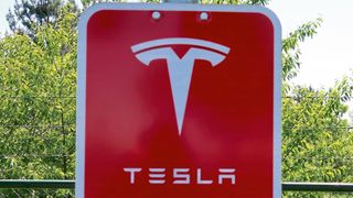 Tesla zwischen Himmel und Höllle: In den USA meckert die Verkehrsaufsicht, in China geht es mit „Autopilot“ voran. (Bild: Grimm – VCG)