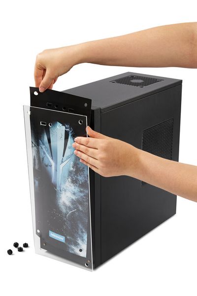 Beim Medion Akoya P63013 kann die Front-Optik geändert werden. Zwei Folien liegen dem Gerät bei. (Medion)