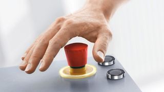 Sicherheits-Steuerungen mit zertifizierten Sicherheitsfunktionsbausteinen ermöglichen die einfache und sichere Realisierung von Funktionen wie Not-Aus, Schutztürüberwachung oder Zweihandkontrolle.  Bild: Siemens (Archiv: Vogel Business Media)