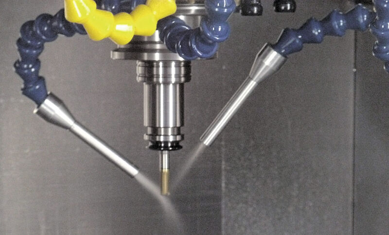 Bild 2: Cryolub-AKZ-Variante mit Kaltaerosol über die äußeren Düsen und Aerosol über die Werkzeugkühlkanäle. (Bild: Rother)