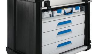 Covestro hat, wie es heißt, die neue Polyurethanmatrix Desmocomp für die Herstellung von Composites mit sehr guter UV-, Bewitterungs- und Chemikalienbeständigkeit entwickelt. Sie sei aufgrund dieses Eigenschaftsprofils auch für Außenanwendungen sehr gut geeignet. Ein Beispiel, das Covestro im Rahmen der JEC world 2017 im Gepäck hat, sind Seitenteile der neuen System-Unit von Sortimo, in der sich die Ladung auf Pick-Ups und Pritschenfahrzeugen sicher verstauen lässt, beschreibt Covestro. (Covestro)