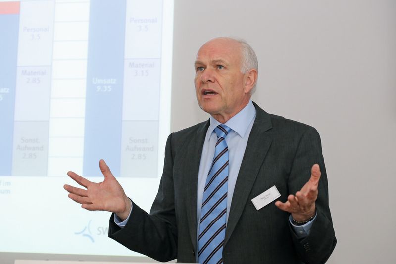 Swissmem-Präsident Hans Hess: «Wir fordern mit Nachdruck, dass auch die Politik und die Sozialpartner alles tun, um die Unternehmer im Kampf um die Wettbewerbsfähigkeit zu unterstützen und die Attraktivität des Werkplatzes Schweiz wieder zu verbessern.» (Bild: Anne Richter, SMM)