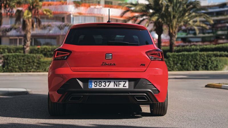 Speziell am Heck erkennt man das Facelift kaum. Nur ein paar Applikationen sind neu. (Bild: Seat)