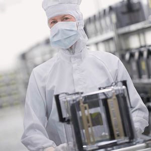 Das maßgeschneiderte ASIC-Design ist im Vergleich zu Standard-Produkten platzsparend.
