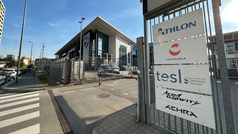 Das E-Auto-Start-up Aehra arbeitet auf dem Gelände eines Mercedes-Händlers an elektrischen Premium-Autos.(Bild:  sp-x/Benjamin Bessinger)