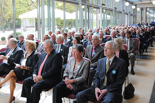 Großer Bahnhof zum Abschied: Rund 150 Gäste kamen ins Kurhaus nach Wiesbaden. (Baeuchle)