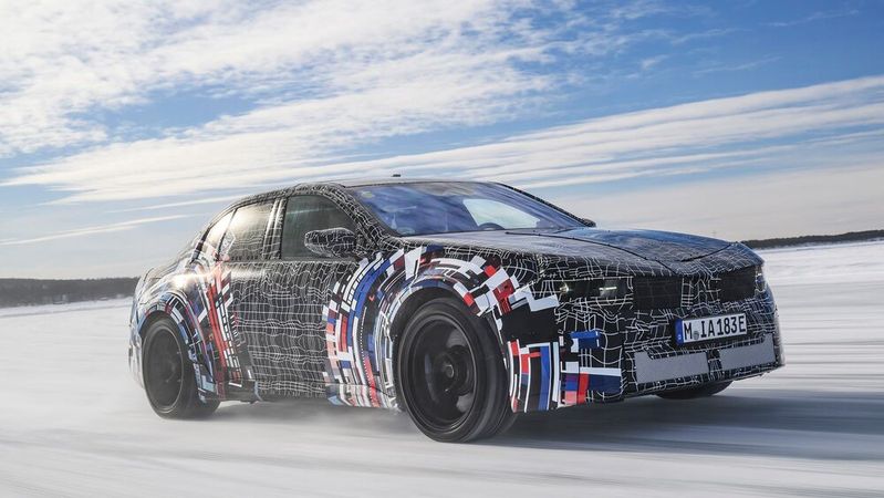 BMW hat erste Bilder veröffentlicht, die einen Prototypen des kommenden Elektro-M3 zeigen.(Bild:  BMW)