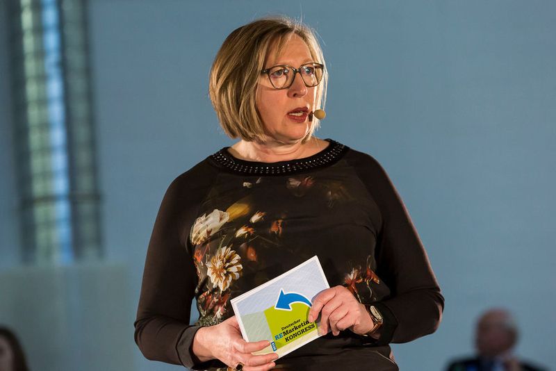 Silvia Lulei, Chefredakteurin von »Gebrauchtwagen Praxis«, moderierte den Kongress. (Stefan Bausewein)