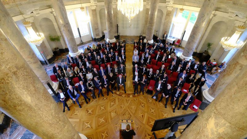 Rund 100 Gäste waren zum Abschied in die Rotunde von Schloss Biebrich eingeladen. (Bild: Zietz – VCG)
