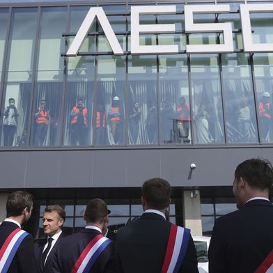 Chinesische Automobilunternehmen haben erstmals mehr Geld im Ausland als in China investiert. Insbesondere Batteriehersteller wie Envision AESC. (Bild: picture alliance / ASSOCIATED PRESS | Teresa Suarez)