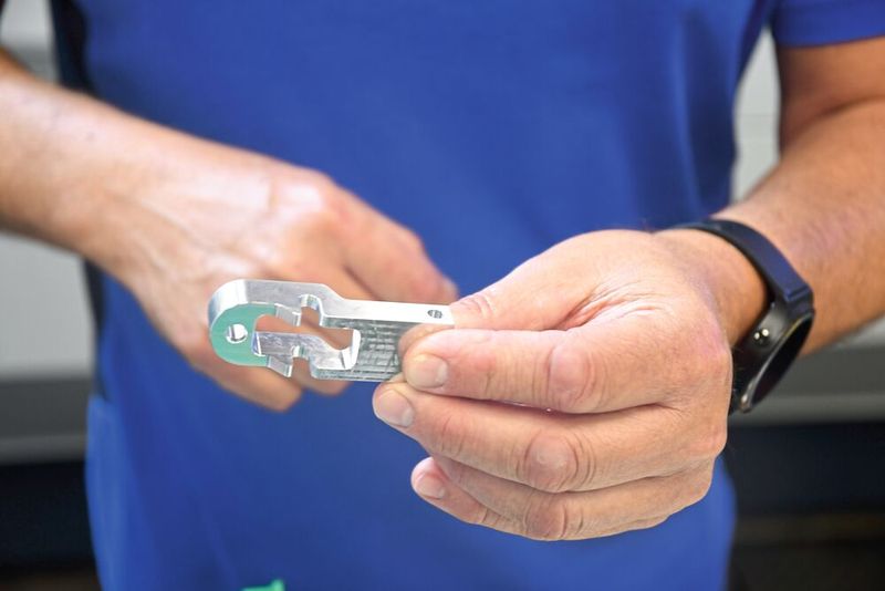 Oft aus Aluminium, fertigt SLZ-Maschinenbau Dreh- und Frästeile in sehr unterschiedlichen Formen, Dimensionen und Losgrössen. (Bild: Gressel)