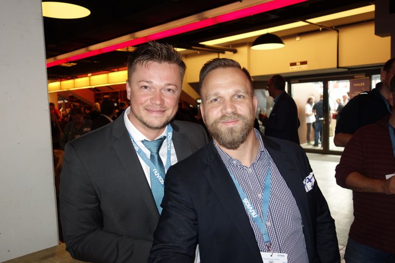 (l.) Eugen Tschindin, Nuvias, und Jürgen Schopper, Thales, hören dem Roundtable gebannt zu. (Bild: IT-BUSINESS)