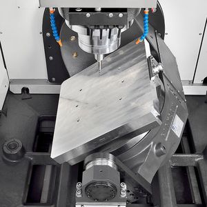 Die Litz-LU-720 garantiert die reibungslose Späneentsorgung durch große Öffungen, durch welche die Späne sicher in den Späneförderer gelangen.