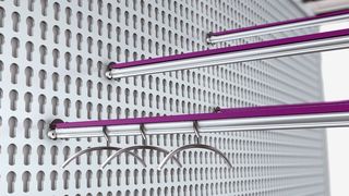 Bis zu 200 kg Gewicht können Textilspediteure mit der neuen Bison-Style-Kleiderstangen von Titgemeyer pro Auflieger einsparen. Bild: Gebr. Titgemeyer (Archiv: Vogel Business Media)