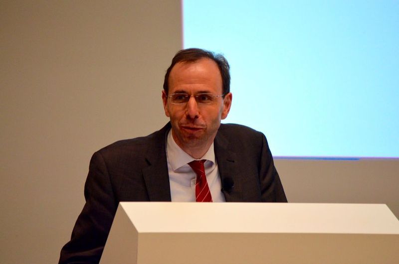 Tobias Straumann von der Universität Zürich sagt für die nächsten 30 Jahre eine Finanzrepression voraus, ähnlich wie nach dem zweiten Weltkrieg. Damals dauerte diese Phase 35 Jahre. (sergio caré / VBM)