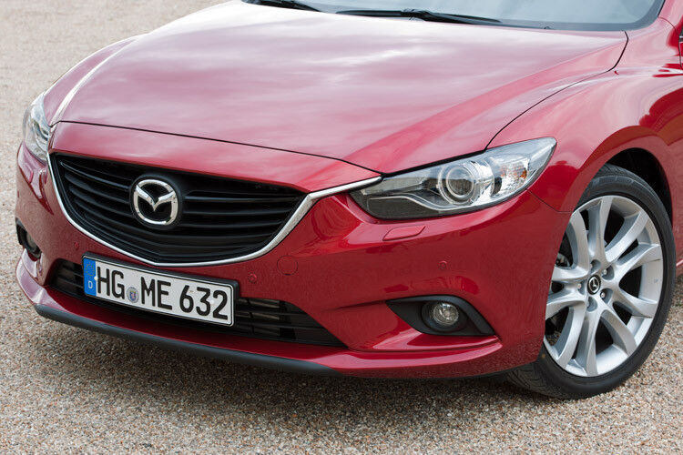 Die Mittelklasselimousine ist in Mazdas neuem Kodo-Design gestaltet. (Foto: Mazda)