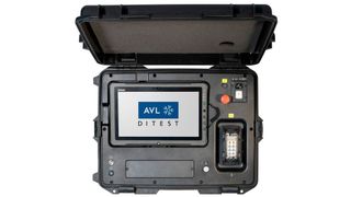 Das „HV Sat“ eignet sich für den End-of-Service-Test als Nachweis über den Status von gelagerten Batterien bis hin zu Sicherheitstests vor der Weiterbearbeitung oder Entsorgung. (Bild: AVL Ditest)