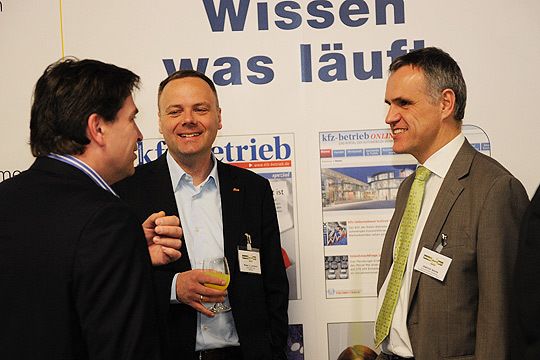 Wissen was läuft: Peter J. Lorenzen (Autoscout24, li.) und Dietrich Asche (ZDK) (Archiv: Vogel Business Media)