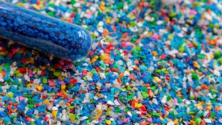 Interessenverbände kritisieren, dass aus dem Gesetzentwurf für eine Sonderabgabe auf bestimmte Einweg-Kunststoffprodukte nicht hervorgeht, wie hoch Wirtschaft und Verbraucher künftig belastet werden sollen. (Bild: Meaw_stocker - stock.adobe.com)