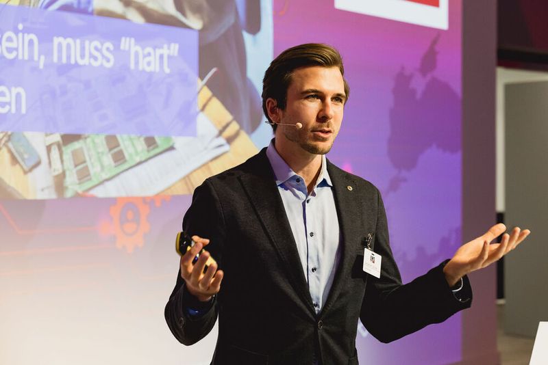 Der EMS-Tag 2024 in Würzburg bringt die Branche an einen Tisch, an dem Ideen und Lösungsansätze für Multikrisen diskutiert werden. (Bild: Stefan Bausewein)