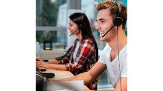 Telefonagenten können Erreichbarkeit rund um die Uhr gewährleisten.  (shutterstock_535980817)