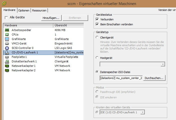 Abbildung 7: In den VMs muss festgelegt sein, dass die ISO-Datei als virtuelles Laufwerk beim Starten automatisch angebunden wird. (Bild: Joos)