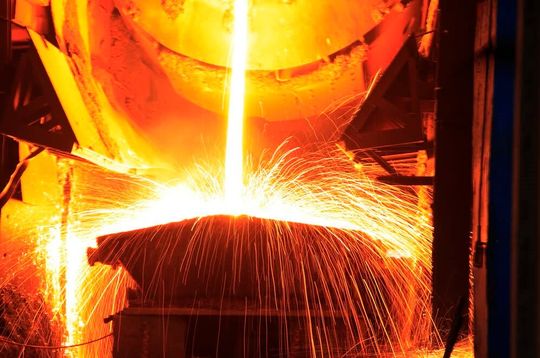 Bekannt ist, dass die deutsche Stahlbranche seit vielen Jahren mehr und mehr an Boden verliert. Nun gibt es ein leises Rückenwindchen, was das erste Quartal 2026 betrifft. Aber der WV Stahl mahnt, das nicht als Dauerzustand zu betrachten ...(Bild:  Steely Danny)