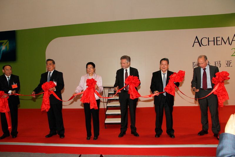 Ribbon-cutting: AchemAsia 2016 ... (Picture: Dechema Ausstellungs-GmbH)