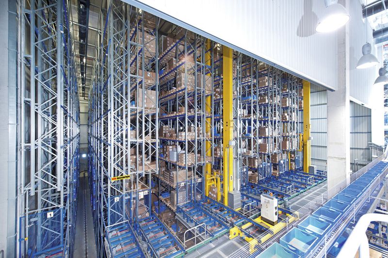 Im sechsgassigen automatischen Hochregallager stehen mehr als 5100 Palettenstellplätze für die einfachtiefe Lagerung zur Verfügung. (SSI Schäfer)