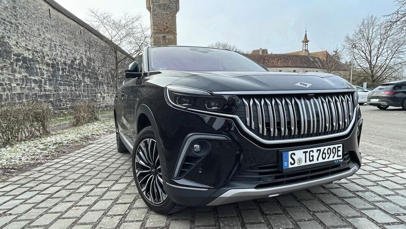 Der türkische Autobauer Togg ist in Deutschland mit zwei Modellen aktiv, darunter das Elektro-SUV T10X. »kfz-betrieb« hat das Modell getestet.(Bild:  Grimm – VCG)