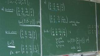 Nicht nur Theorie: In Dornbirn haben Schüler und Lehrer eine Intralogistiklandschaft nachgebaut. (Bild: Stefan-Xp unter GNU Lizenz CC BY-SA 3.0, wikicommons)