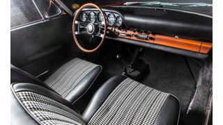 Nach dreijähriger Restaurierung – geplant war die Hälfte – erstrahlt Nummer 57 wieder in vollem Glanz. Über die Kosten einer solchen Wiederauferstehung schweigt sich der Hersteller aus. (Bild: Porsche AG)