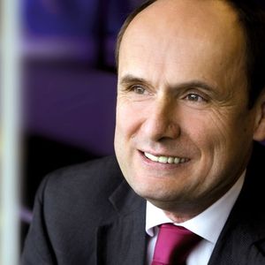 Die Kapazitätserweiterung erfolgte unter hohem Zeitdruck. Das erforderte eine komplexe und absolut exakte Planung aller Teilprojekte, denn die termingerechte Versorgung der klinischen Prüfungen mit GMP Material ist indiskutabel", Dr. Josef Burg,
Leiter Pharma Biotechnologische Entwicklung, Penzberg, Roche. 